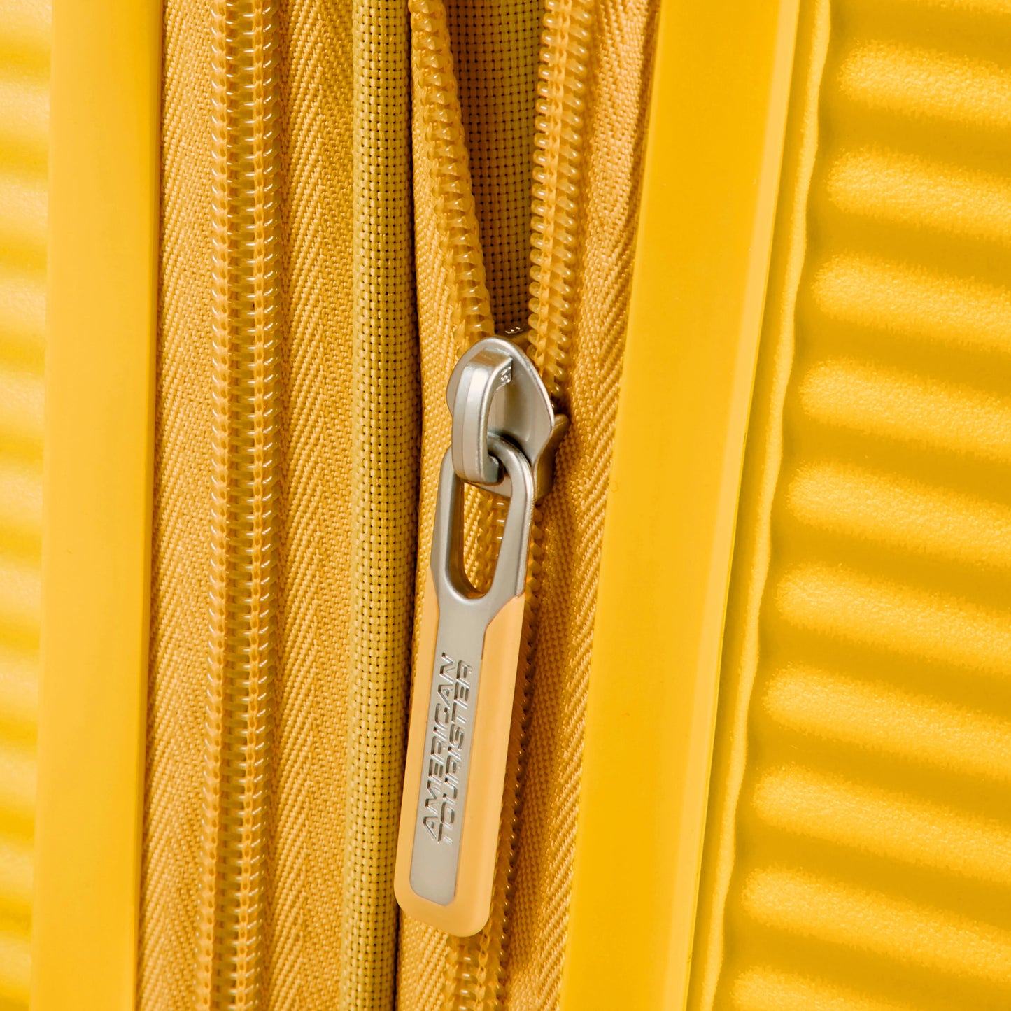 AMERICAN TOURISTER CURIO COLLECTION