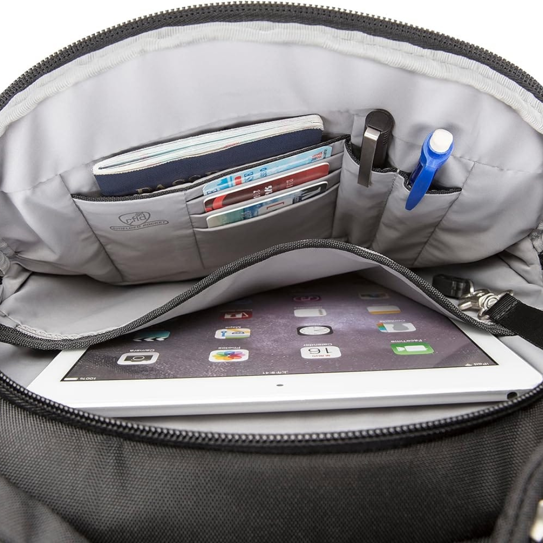 TRAVELON ANTI-THEFT BACKPACK