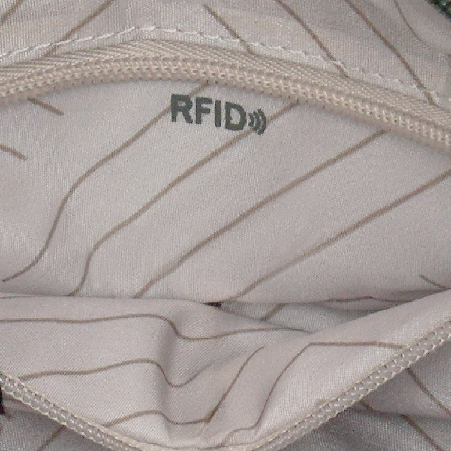 ONYX / LEATHER TOILETRY BAG