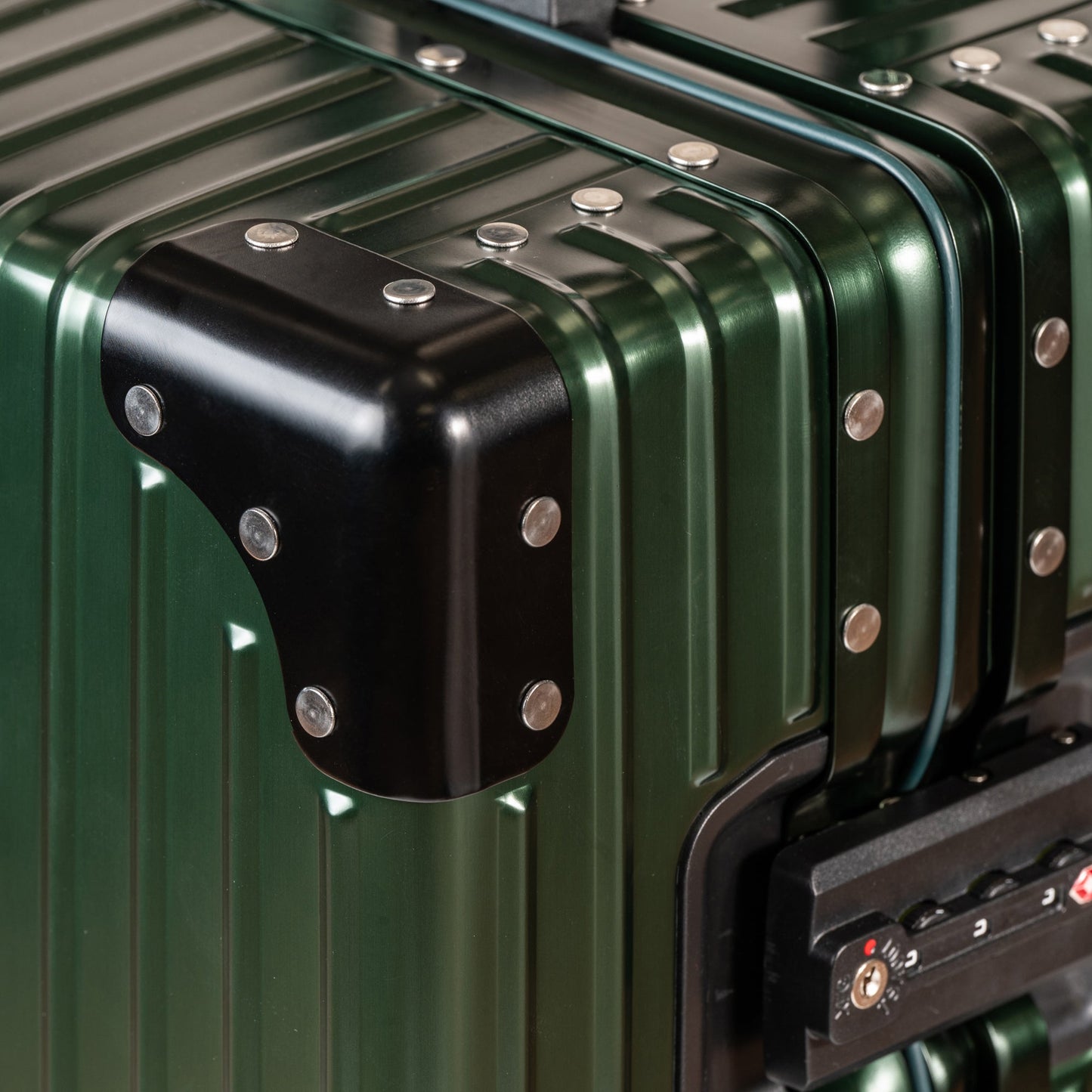 CHAMPS ELITE CARRY-ON