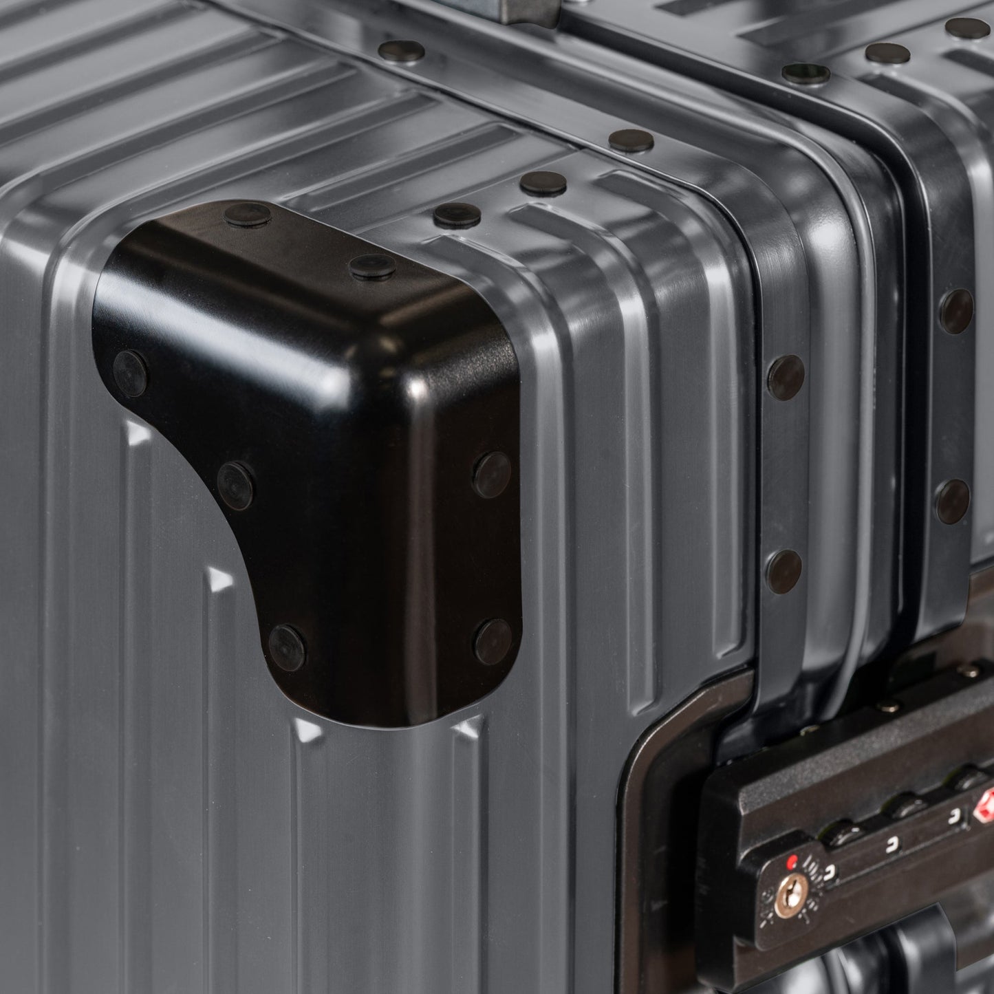 CHAMPS ELITE CARRY-ON